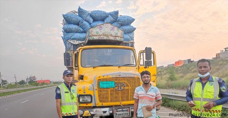 ঢাকা মাওয়া এক্সপ্রেসওয়েতে নিয়ম অমান্যে ১৪ যানকে জরিমানা-1